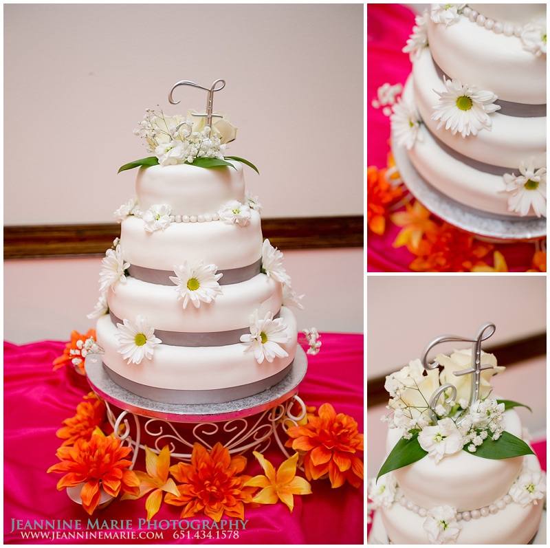 wedding cake, floral wedding cake, Walker Minnesota Wedding, Walker Wedding Venues, Horseshoe Bay Resort, Twin Cities wedding photographer, Jeannine Marie Photography_0472