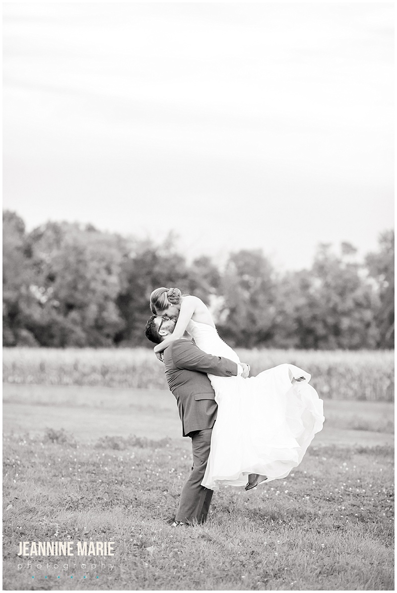 Edgewood Farm, bride, groom, black and white photo, lift, kiss, bride, groom, poses, portraits