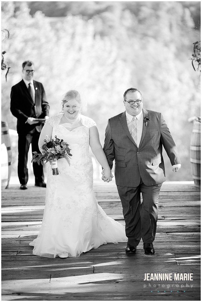 Cannon River Winery, bride, groom, celebrate, just married, bridal bouquet, black and white photo