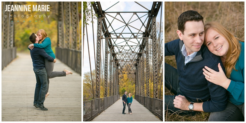 Boom Island Park, bridge, couple, kiss, poses, engagement, engagement photos