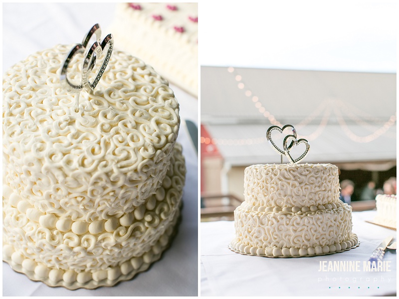 Hope Glen Farm, weddings, cake, wedding cake, desserts, heart cake topper