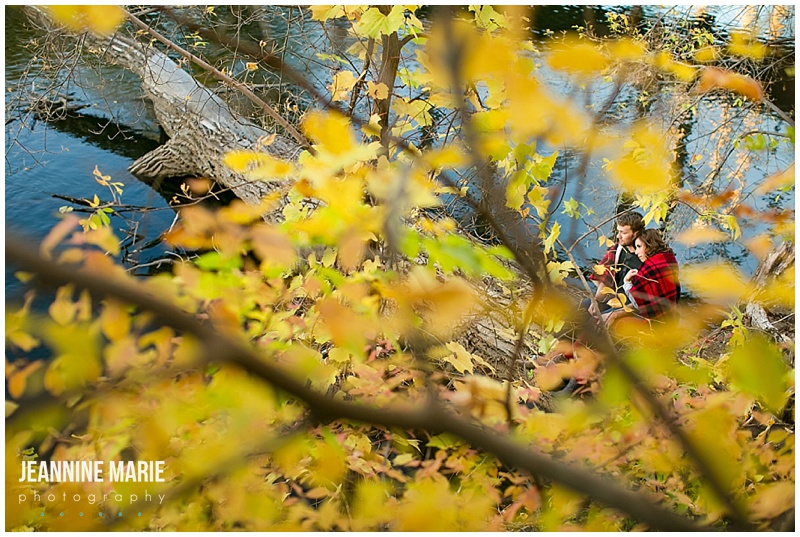 Boom Island, Mississippi River, fall colors, fall photos, couple, sitting, tree, blanket