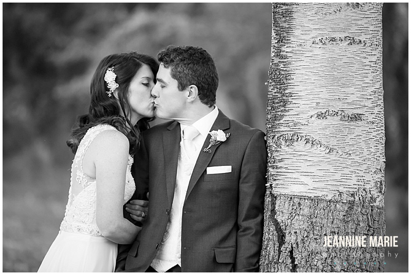 Lakewood Memorial Chapel, black and white photo, bride, groom, kiss, tree, couple
