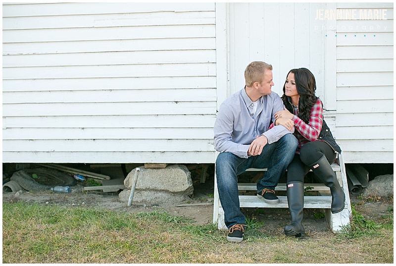 engagement photos, engagement outfits, fall engagement, engagement session