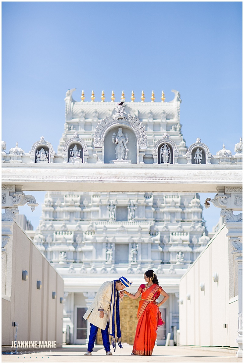 Hindu Temple of Minnesota, Minnesota wedding, bride, groom, Indian wedding, wedding day