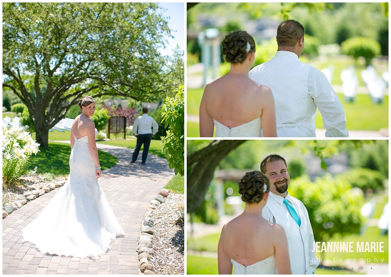 Brackett's Crossing, first look, wedding, bride, groom, wedding moments