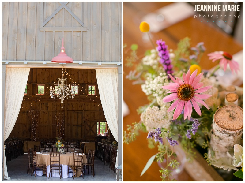 BWB Ranch, wedding, florist, flowers, centerpieces, Minnesota wedding, wedding decor, wedding decor, barn wedding, Minnesota barn wedding, rustic wedding