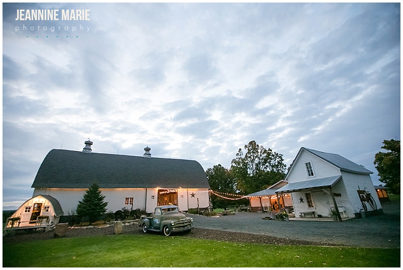 Maple Ridge Farm, Minnesota farm wedding, Minnesota barn wedding, wedding venues, Minnesota wedding venues, rustic wedding