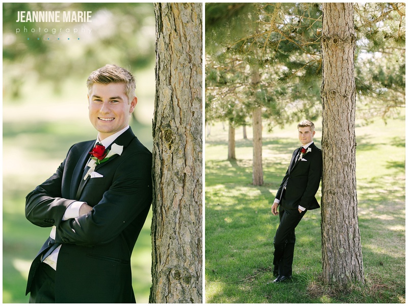 Bemidji Town and Country Club, Bemidji wedding venues, Minnesota wedding, Bemidji wedding, bride, groom, wedding portraits, groom, suit