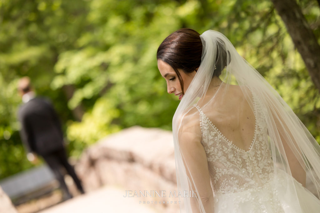first look ideas of a wedding couple in Duluth Minnesota at the Glensheen Mansion by Jeannine Marie Photography