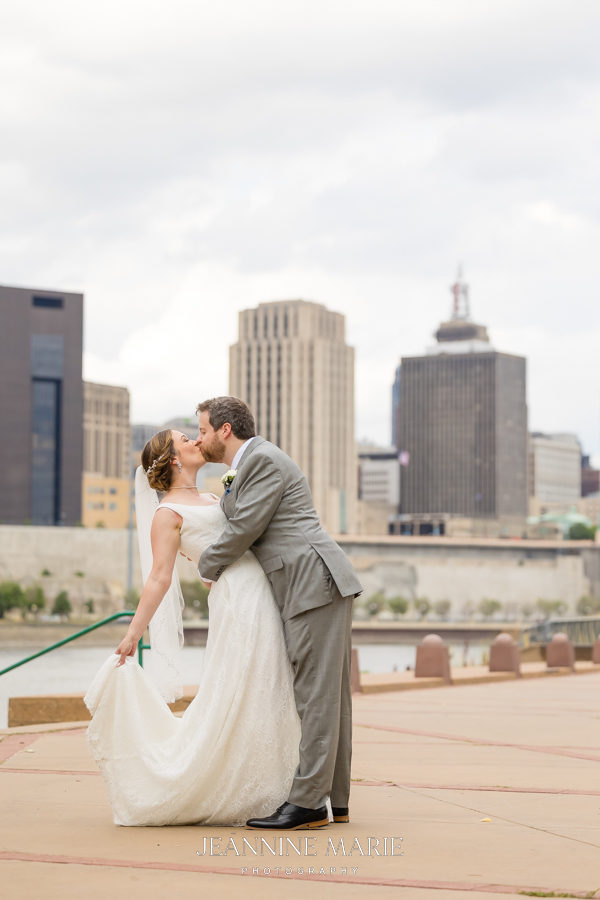 Wedding at Saint Paul College Club photographed by Twin Cities wedding photographer Jeannine Marie Photography