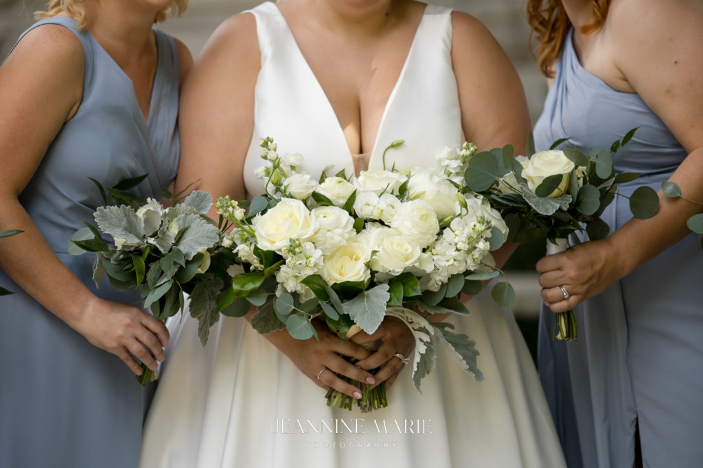 Picture of classic wedding bouquet photographed by Saint Paul photographer Jeannine Marie Photography