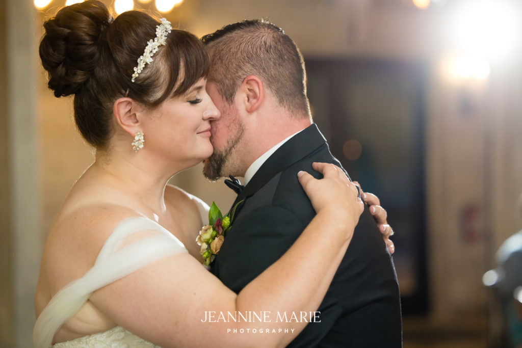 The Lady in Red wedding planner wedding photographed by Saint Paul photographer Jeannine Marie Photography