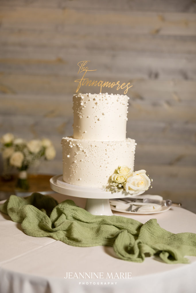 Wedding cake ideas portrait taken by Twin cities wedding photographer Jeannine Marie Photography