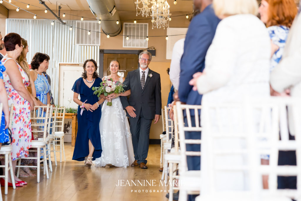 Wedding in Stillwater photographed by wedding photographer Jeannine Marie Photography