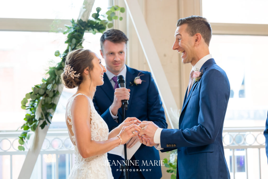 Wedding in Stillwater photographed by Saint Paul wedding photographer Jeannine Marie Photography