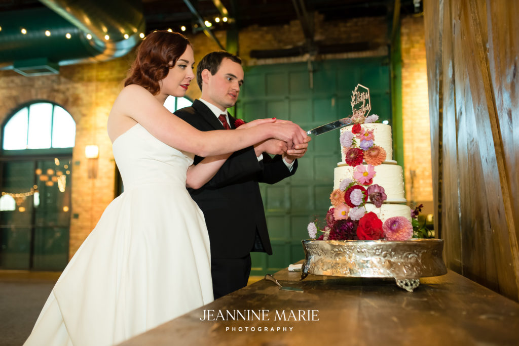 Buttercream cakes wedding cake photographed by Twin cities photographer Jeannine Marie Photography