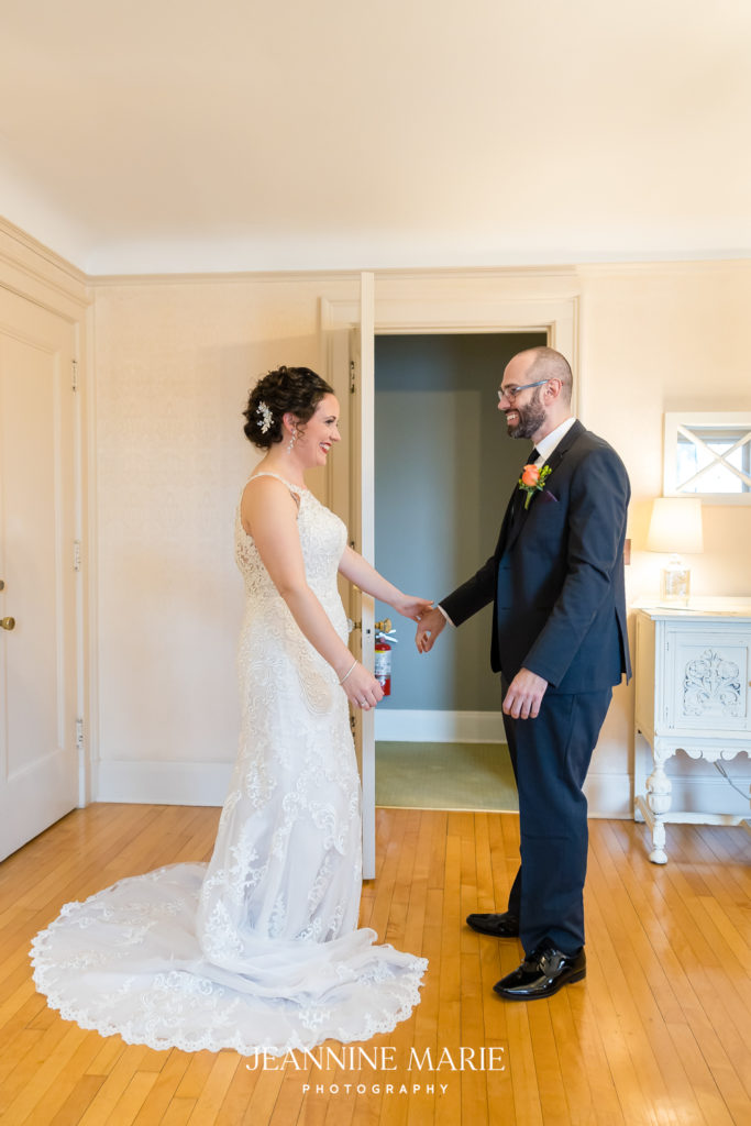 Wedding at the Saint Paul College club photographed by Twin Cities wedding photographer Jeannine Marie Photography