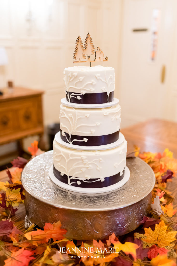 Buttercream Cakes wedding cake photographed by Minnesota photographer Jeannine Marie Photography