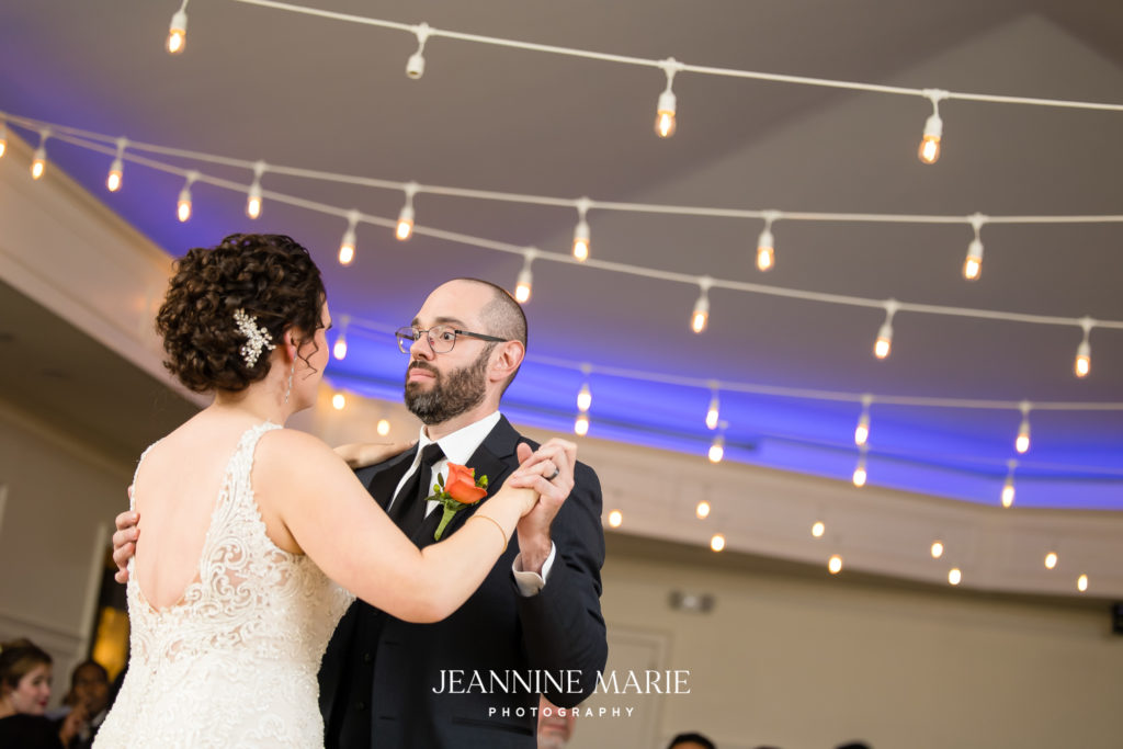 Wedding at the Saint Paul College club photographed by West Saint Paul photographer Jeannine Marie Photography