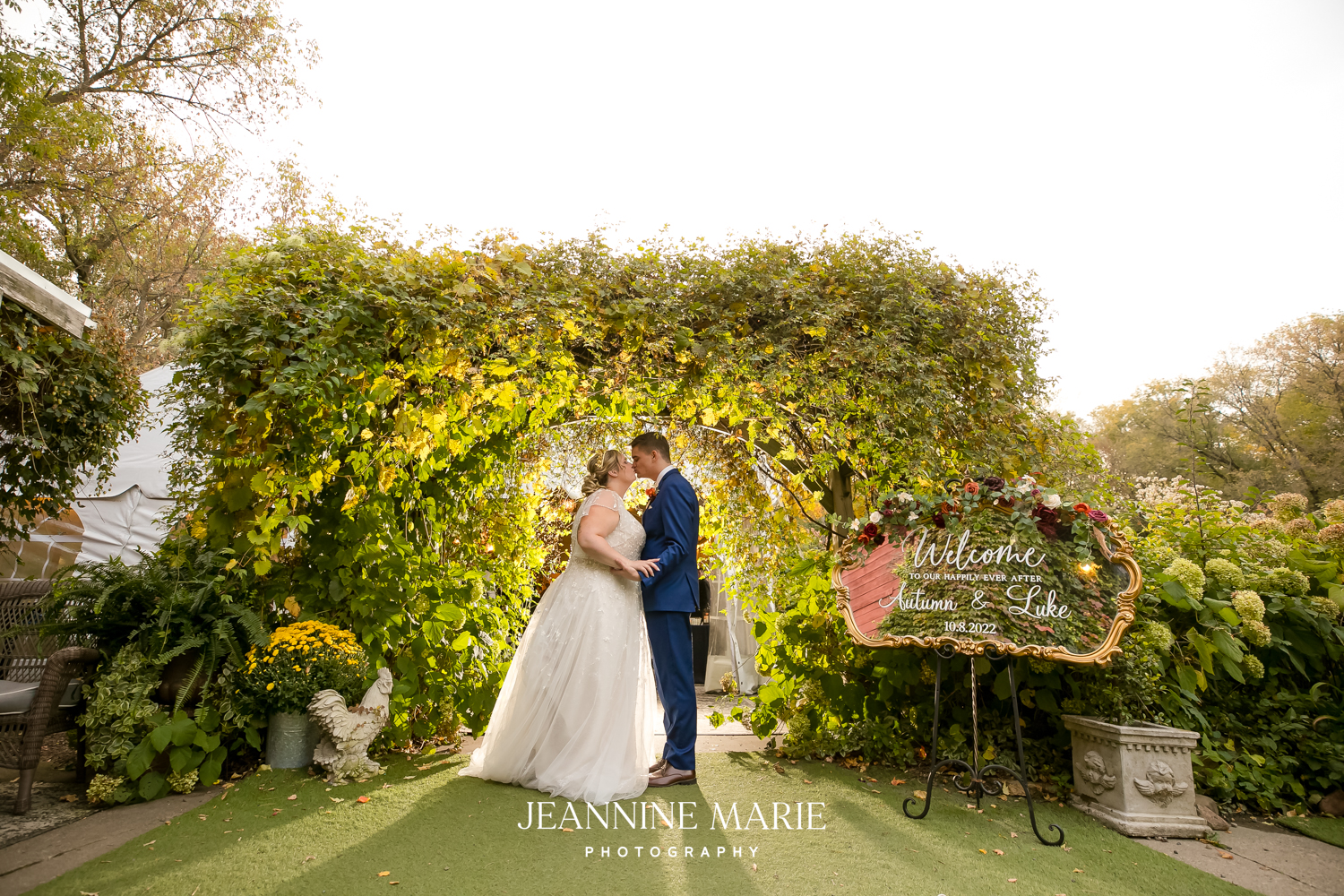 Camrose Hill Farm wedding photographed by Minnesota wedding photographer Jeannine Marie Photography
